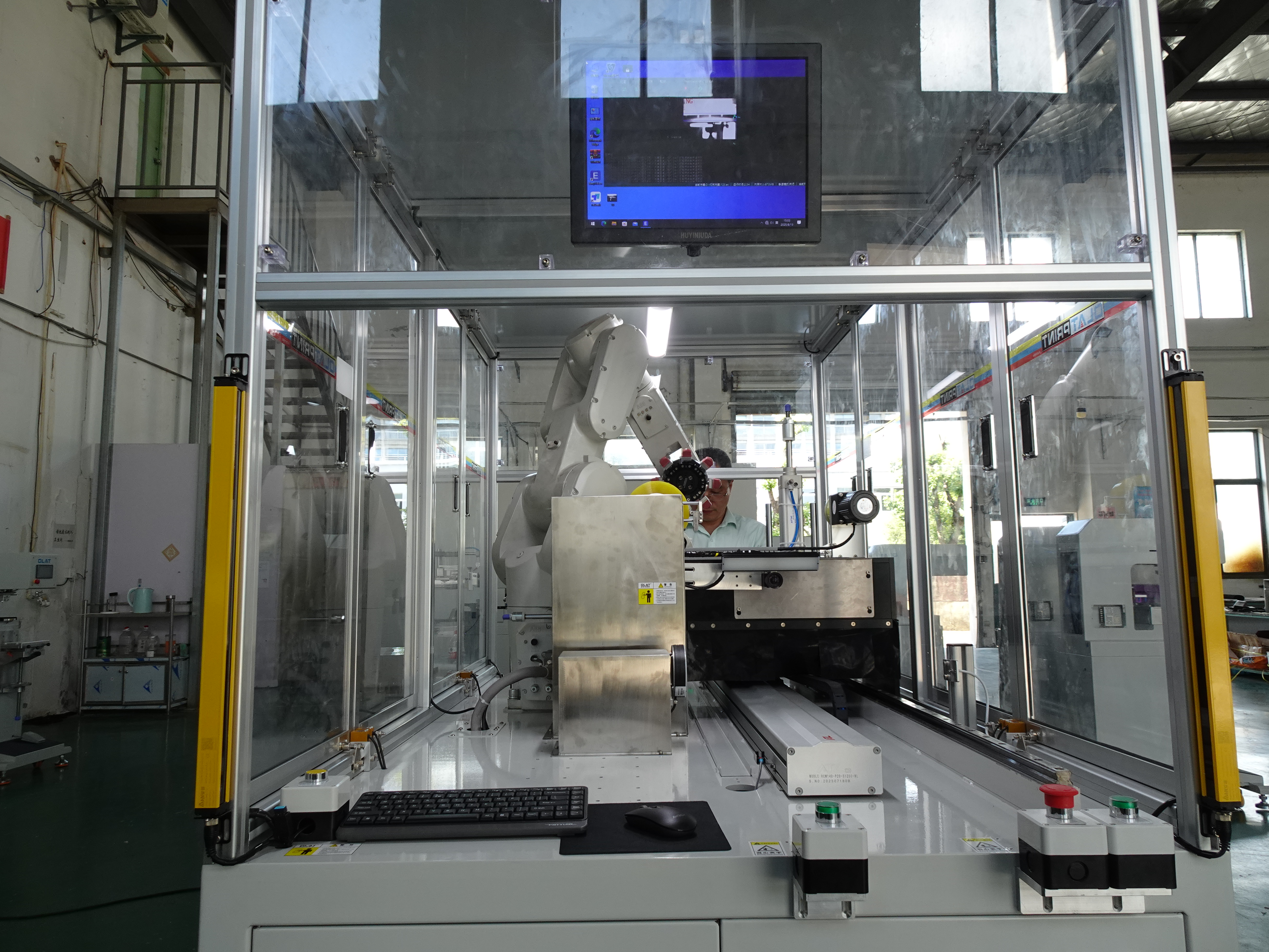 Các trường hợp ứng dụng của máy in pad và cánh tay robot đa trục trong ngành in là gì?